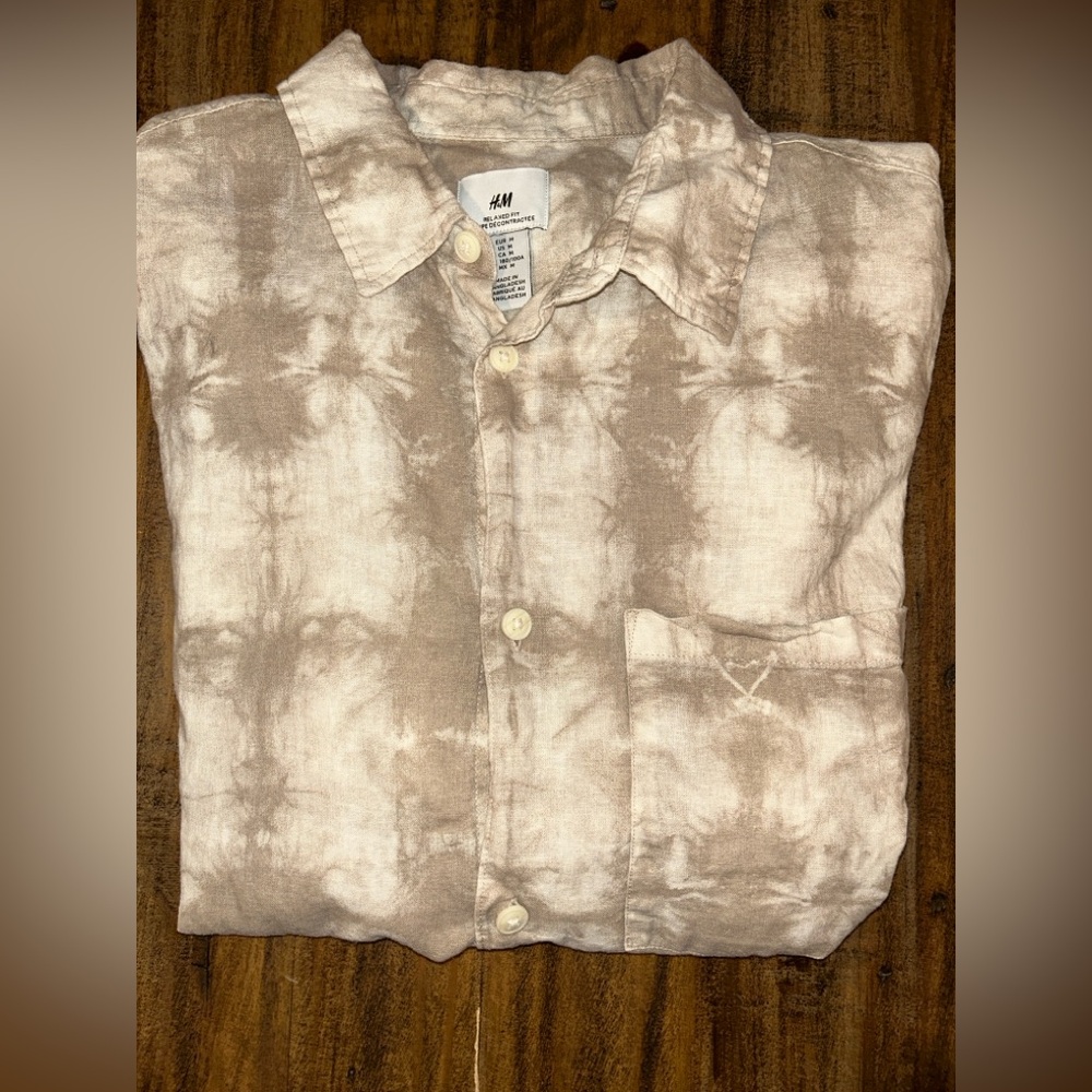 H&M Men’s Medium Casual Short Sleeve Button-Up Shirt